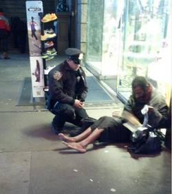 l-agent-de-police-et-le-sdf