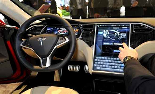 mondial de l'auto 2014 voiture hybride électrique Crédit photo : © Tesla Magazine