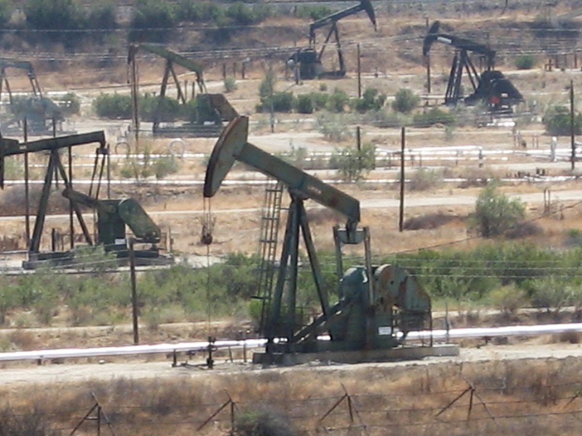 Résultat de recherche d'images pour "photos puits de petrole"