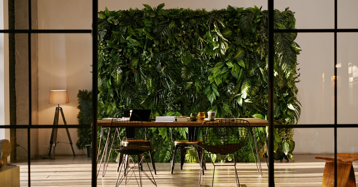 Un mur végétal fait entrer la nature dans la maison.