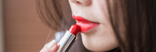 Rouge à lèvres classique vs. rouge à lèvres bio