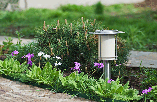 Les lampes solaires de jardin : que valent-elles, comment les choisir ?