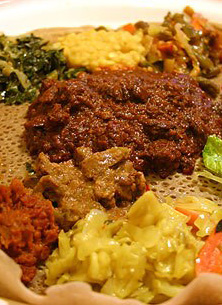 La cuisine éthiopienne partage quelques saveurs avec la cuisine indienne, dont le fameux cardamome