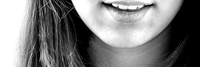 Le bicarbonate de soude blanchit les dents et rafraîchit l'haleine