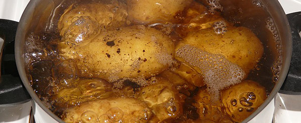 cuisson-pommes-de-terre-eau-bouillon