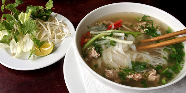 Les cuisines asiatiques utilisent couramment les brouillons - ici le phô, un plat vietnamien