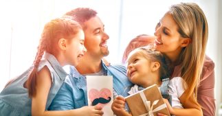 Fête des Mères : 5 idées cadeaux de dernière minute à fabriquer avec ses enfants Fête des Mères : 5 idées cadeaux de dernière minute à fabriquer avec ses enfants