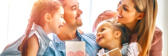 frabriquer un cadeau de fête des mères avec ses enfants