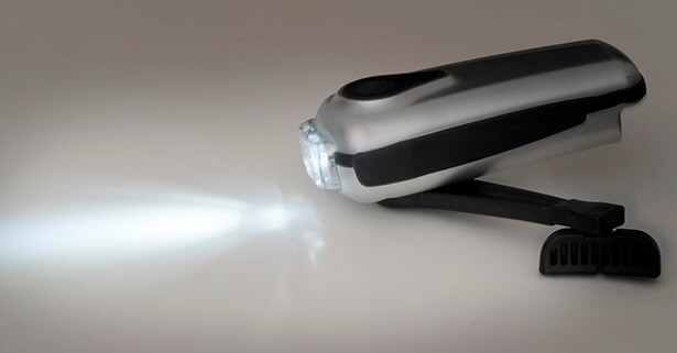 lampe solaire dynamo panneaux solaires objets high-tech du moment