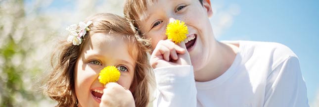enfants joyeux heureux