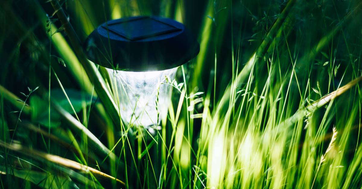 Les lampes solaires de jardin : que valent-elles, comment les choisir ?