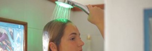 La douche qui voit rouge quand vous consommez trop d'eau