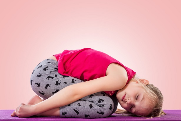 yoga enfant posture escargot