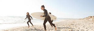 Les surfeurs engagés ont enfin une alternative au néoprène polluant