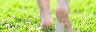 Réflexologie : 15 avantages de marcher pieds nus