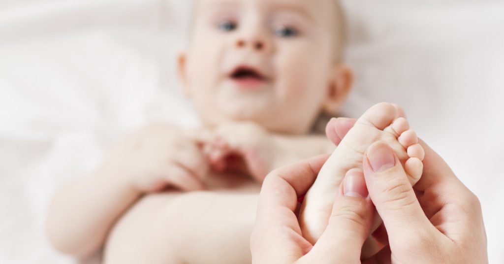 Masser son bébé : un moment de détente privilégié, comment procéder ?