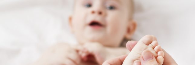 masser son bébé
