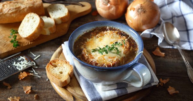 Recette traditionnelle : soupe gratinée à l’oignon
