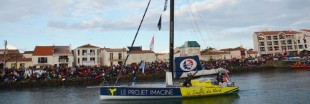 Heurté par un OFNI, un skipper du Vendée Globe déplore : 'La mer n'est pas propre'