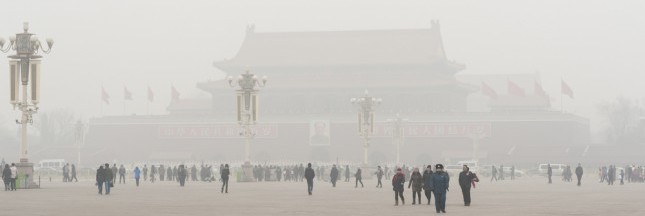 Pékin commence 2017 étouffée par un brouillard toxique