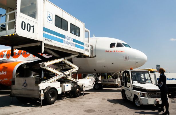 voyage en avion, personnes à mobilité réduite, retard de vol