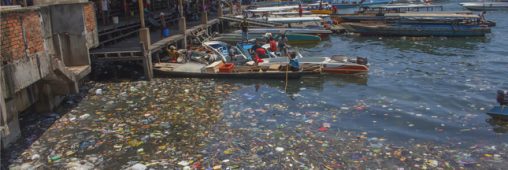 Du Diesel pour les bateaux à partir du plastique des océans