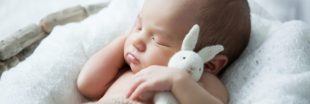Santé : bien coucher son bébé pour éviter les déformations du crâne