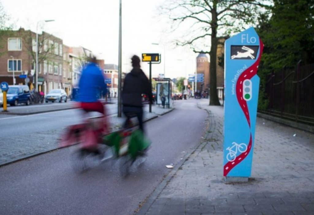 Avec la signalisation Flo, les cyclistes hollandais ne mettent plus pied à terre