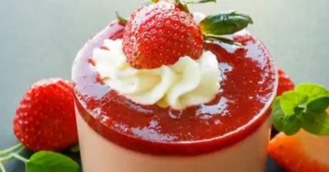 Dessert bio. Trio mousseux fraise-rhubarbe-basilic