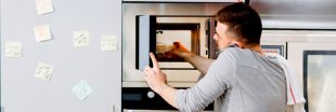 Comment nettoyer son four à micro-ondes sans polluer