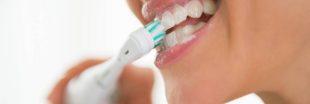 Les brosses à dents électriques sont-elles trop abrasives ?
