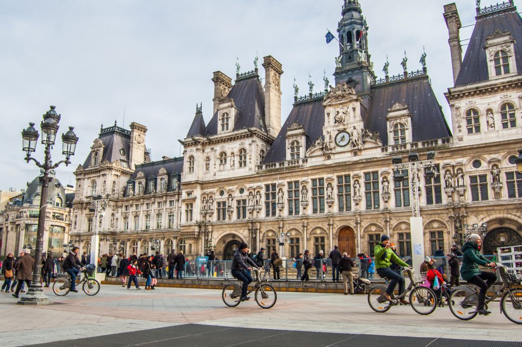 À Paris, le Plan vélo inquiète les automobilistes et les services d’intervention