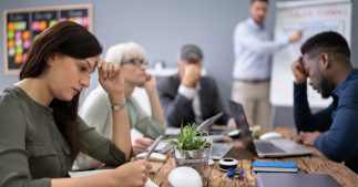 S'ennuyer au travail serait-il finalement une bonne chose ? S'ennuyer au travail serait-il finalement une bonne chose ?