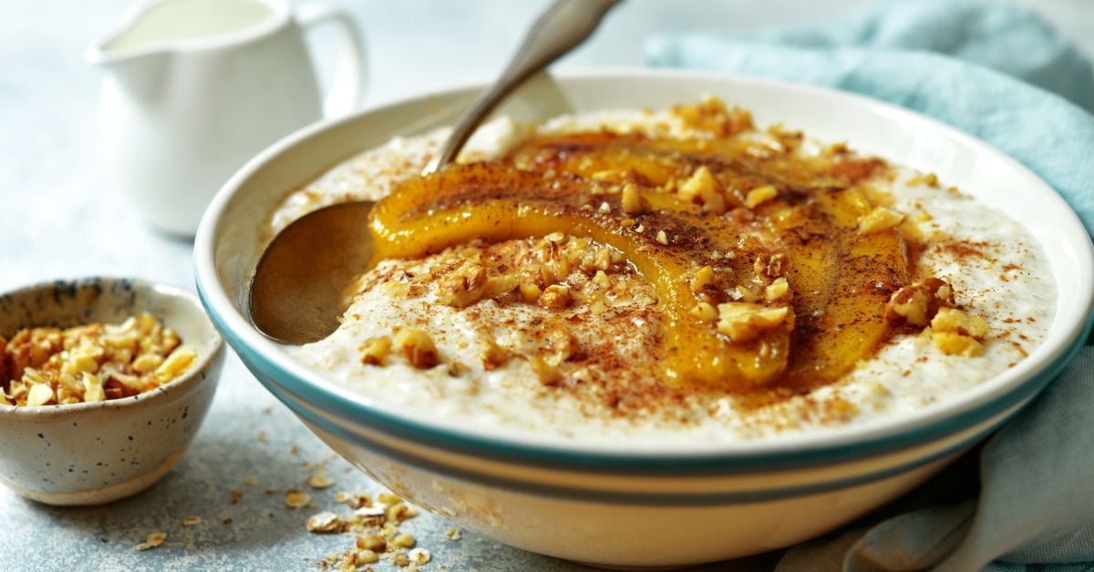 Porridge aux bananes caramélisées