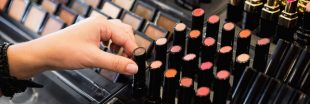 Les dangers des testeurs dans les boutiques de cosmétiques