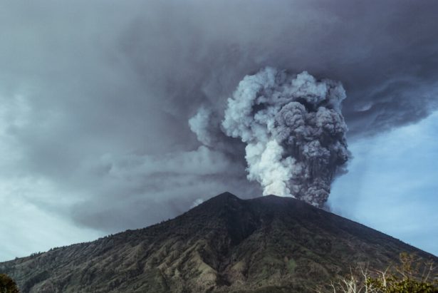 volcan Agung, éruption volcanique