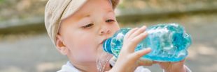 L'eau en bouteille contaminée par des particules de plastique