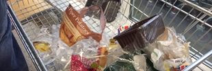 Plastic Attack: 'Les emballages en plastique ? Pas pour moi !' disent ces britanniques à leur supermarché local