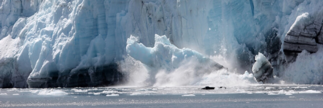 La vidéo glaçante d’un iceberg géant qui se détache d’un glacier