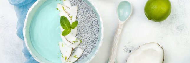 Le smoothie bowl de l'été, à la spiruline et aux myrtilles