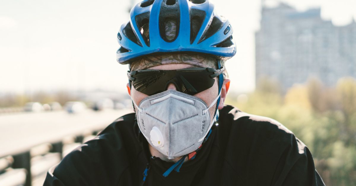 Vélo en ville : faut-il vraiment porter un masque anti-pollution ?
