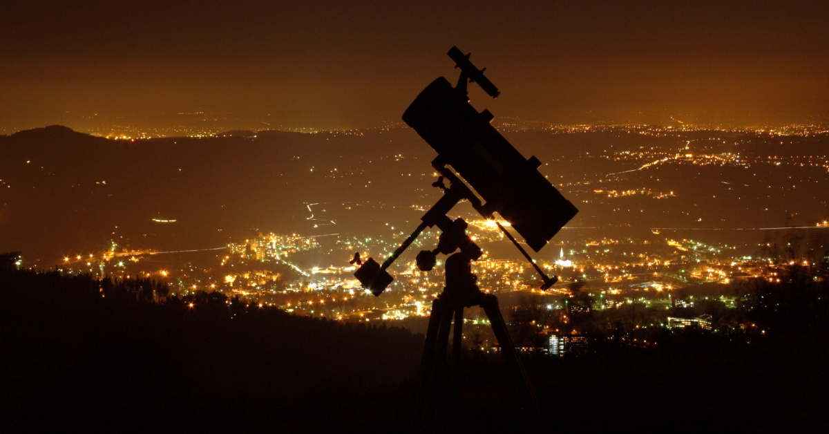 Quand la pollution lumineuse efface la nuit noire