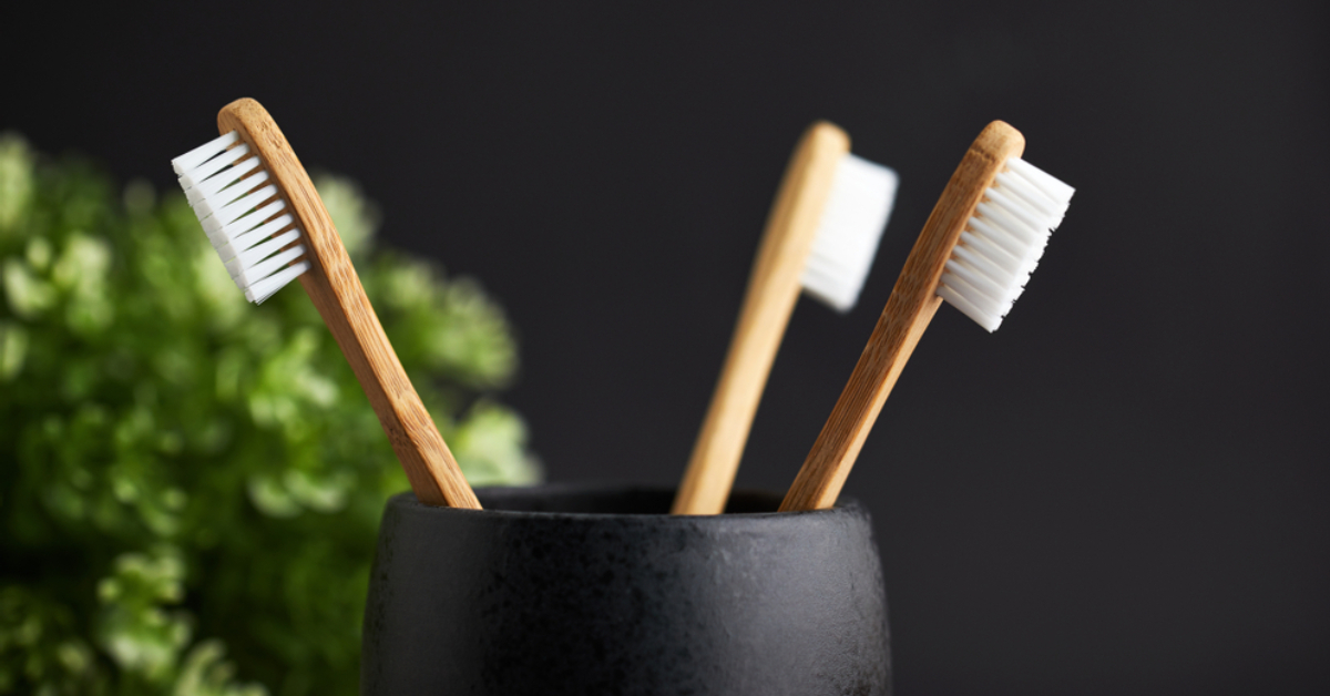 Quelle brosse à dents écologique choisir ? Nos alternatives préférées !