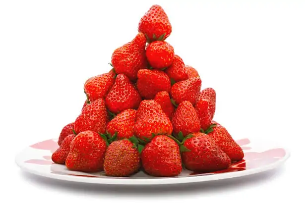 Avis aux gourmands : avec une pyramide de fraisiers, vous allez vous régaler ! Pyramidefraises_shutterstock_269318867_.jpg