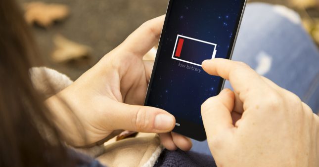 Pour des smartphones plus durables, l’UE ne veut plus de batteries intégrées