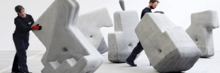 Des blocs de béton d'une tonne qui se déplacent à la main