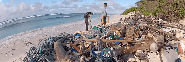 Les îles Cocos, jadis paradisiaques à présent couvertes de 400 millions de débris de plastiques !