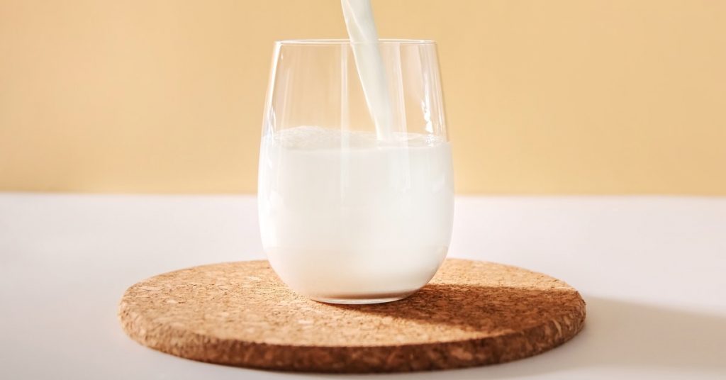 Duel écologique : lait végétal vs. lait animal