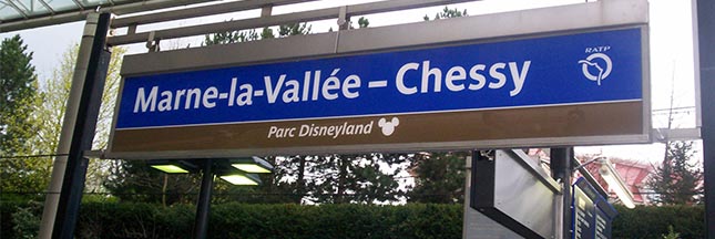 Carton rouge aux cendriers des gares SNCF de Marne-la-Vallée – Chessy
