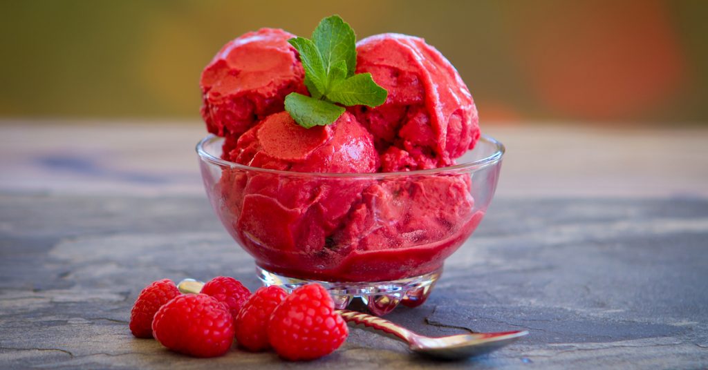 Recette bio facile : le sorbet à la framboise sans sorbetière